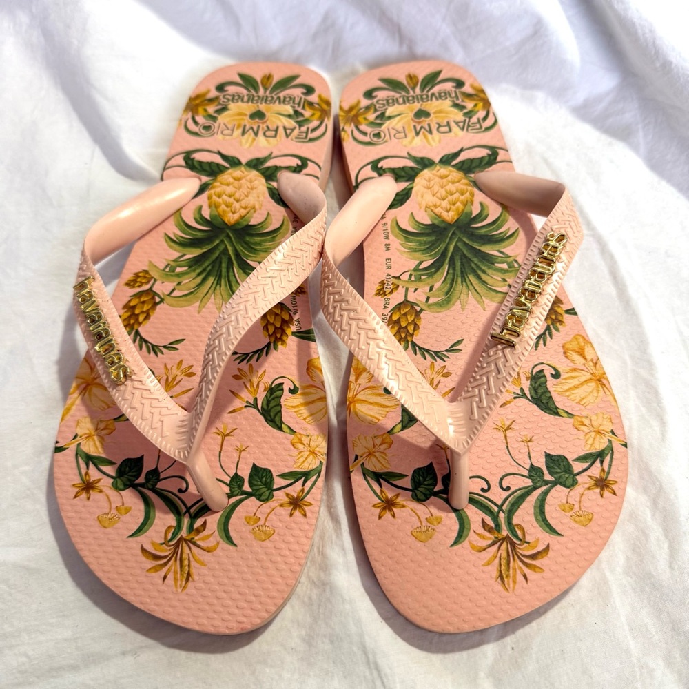 Havaianas Farm Rio NWOT Pink Pineapple Tropical Flip Flops Sandals Sz 9/10W 8M - Picture 2 of 11